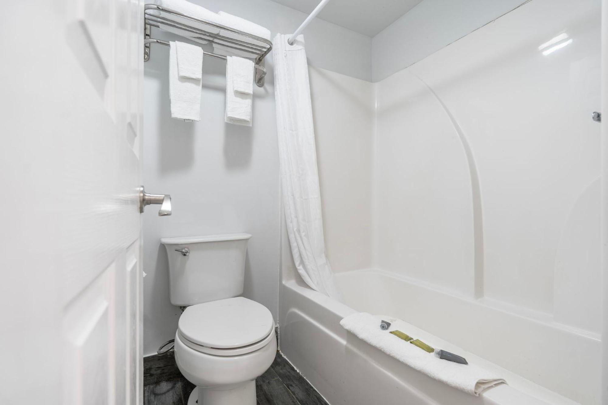 Budgetel Inns & Suites Augusta Downtown 706-945-1238 Bagian luar foto