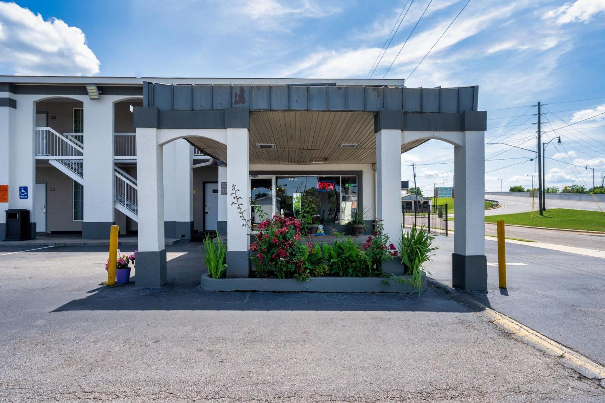Budgetel Inns & Suites Augusta Downtown 706-945-1238 Bagian luar foto